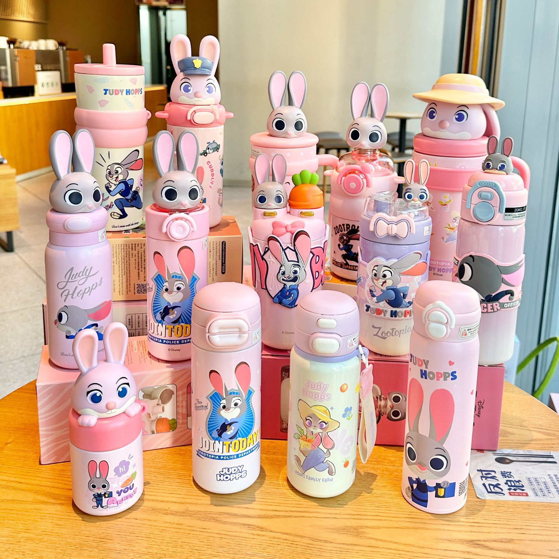 朱迪尼克儿童保温杯女高颜值吸管杯便携背带水杯学生上学专用