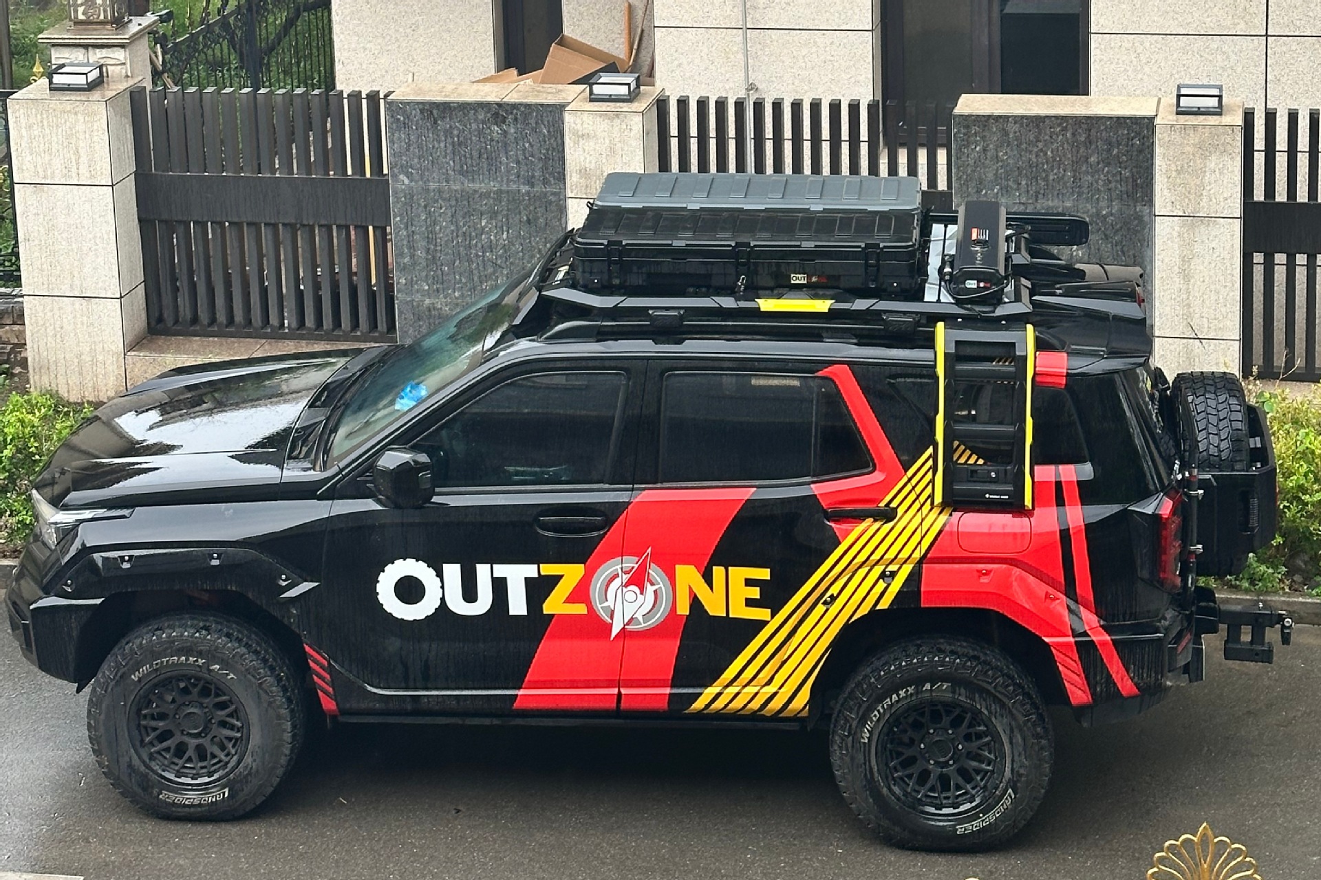 Outzone Roof-Mounted Pressurized Water Tank Outdoor Shower Bathing Car-Mounted Water Tank Self-Driving Travel Camping Water Storage Tank