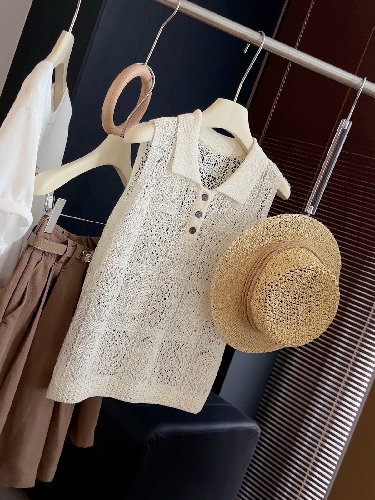 Women's Slim Fit Knitted Vest Apricot Polo Collar Hollow out Sleeveless Top High End Fashionable Versatile New Summer Style_ecoleips.com