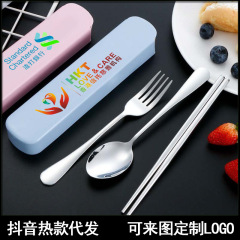 学生ステンレス携帯食器セットフォークスプーン箸ネット赤卸売り三点セットロゴ