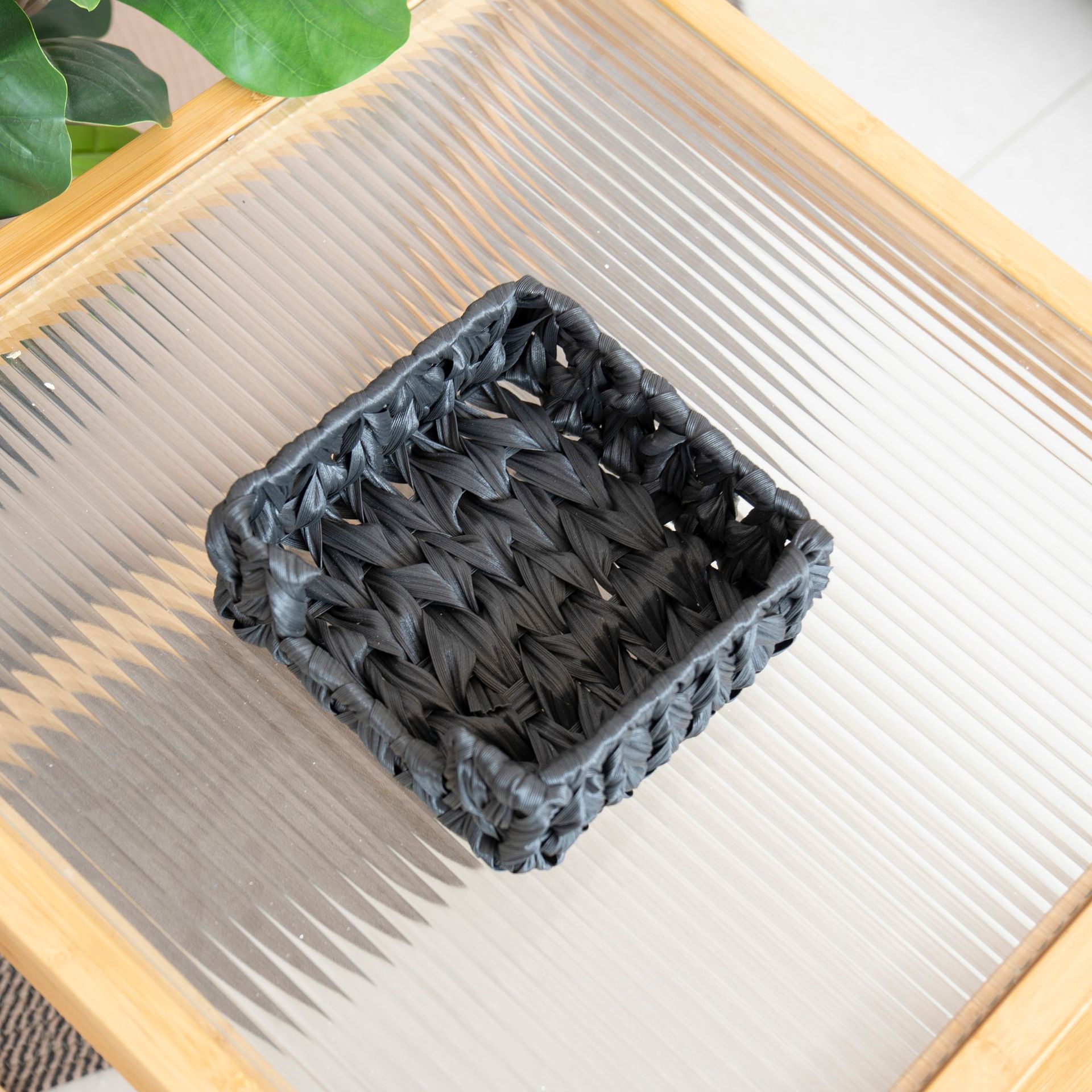 Fábrica directa venta caliente tejido de caña de plástico canasta de almacenamiento de cosméticos de escritorio canasta de almacenamiento de baño canasta de almacenamiento impermeable a prueba de humedad