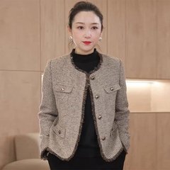 代発生放送で起爆した2025春シーズンのファッション的な小香風さんは、年齢を減らしたコートの上着を卸売りした