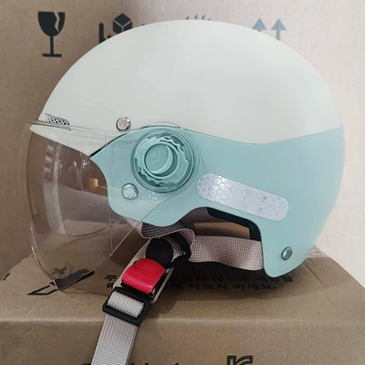 Motosiklet kaskı (dəbilqə) — sun-blocking, and sun-protective for electric scooters