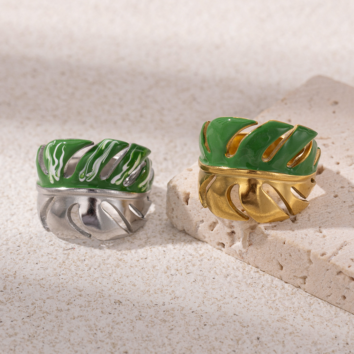 Anillo de acero inoxidable de alta sensación de lujo ligero y diseño de color contrastante de anillo de acero de titanio universal joyería
