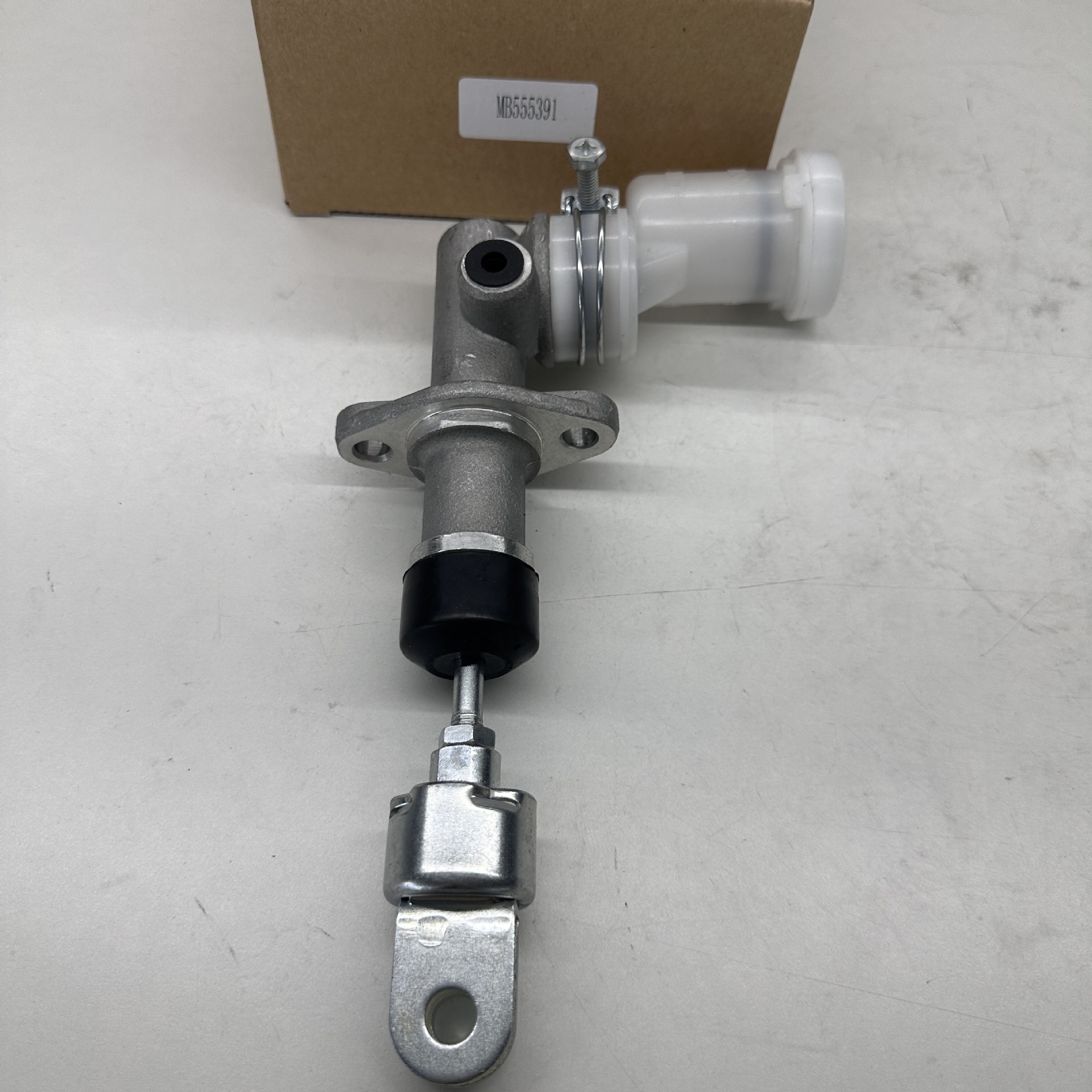 Mb555391 Mb555383 Is Suitable for Hyundai Clutch Master Cylinder