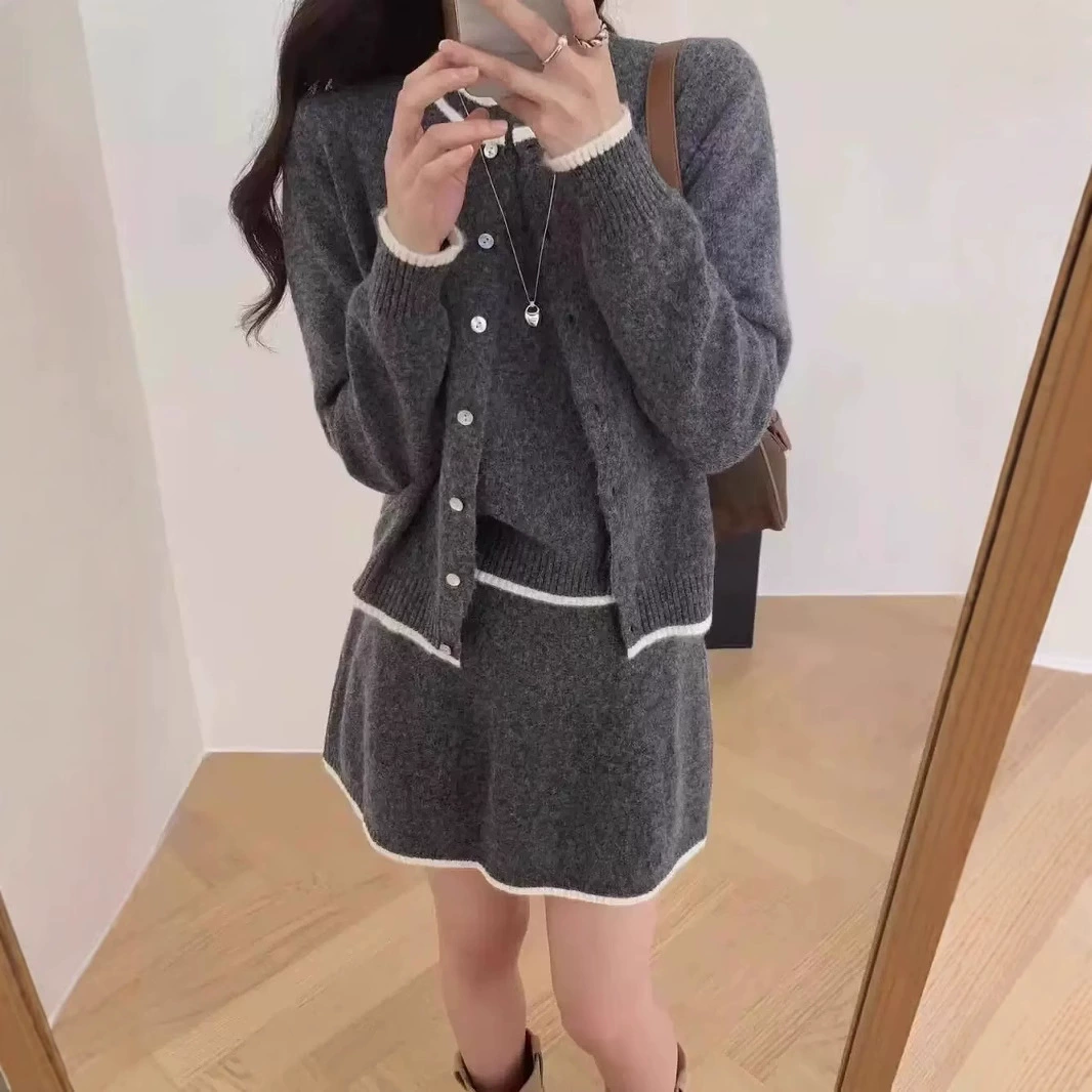 Корейский модный вязаный костюм для женщин на осень и зиму, новый студенческий стиль, свитер контрастного цвета, кардиган с юбкой, комплект из трех предметов
