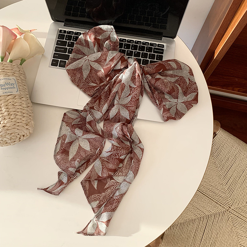 Hoja de arce marrón