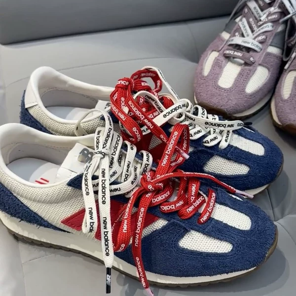 Blue and red (delivery 3 shoelaces)