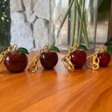 2025 New Model C Brand Apple Keychain Bag Pendant Women's Bag Accessories Exquisite Car Keychain in Stock Wholesale 2025 New Model C Brand Apple Keychain Bag Pendant Women's Bag Accessories Exquisite Car Keychain in Stock Wholesale