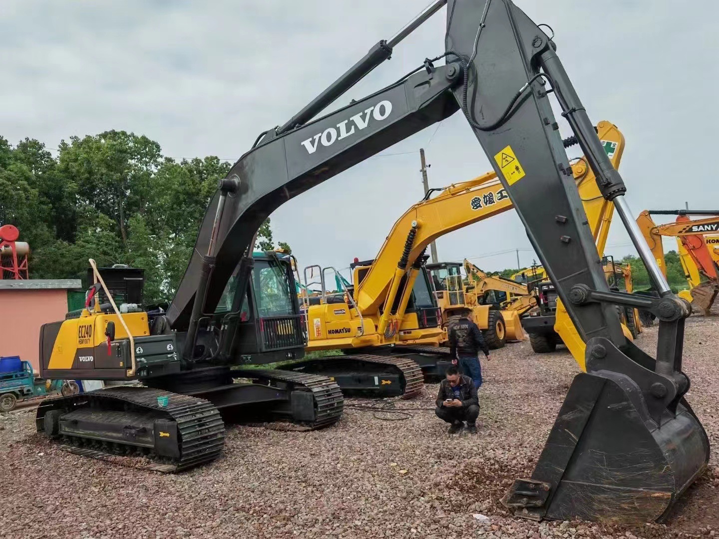 Exportaciones nacionales y extranjeras de segunda mano Komatsu120 Komatsu130 SanY135 Carter312 excavadora para enviar martillo de trituración