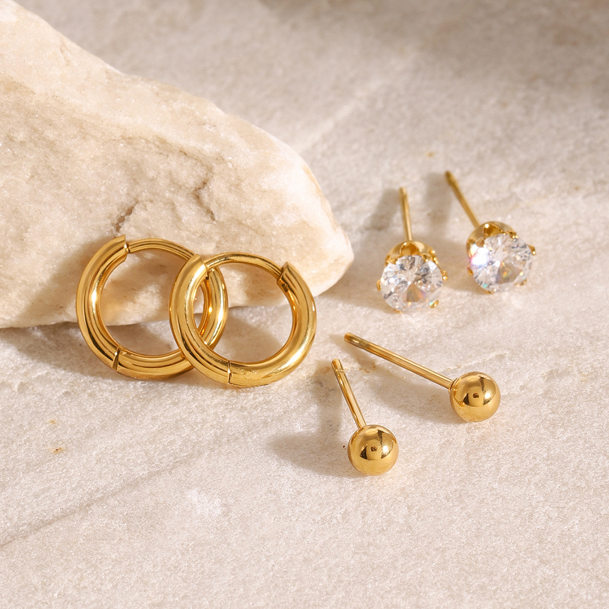 Wanxing Europa y América acero inoxidable tres a uno conjunto de zircon anillo simple pernos de orejas pendientes de acero de titanio simple joyas transfronterizas
