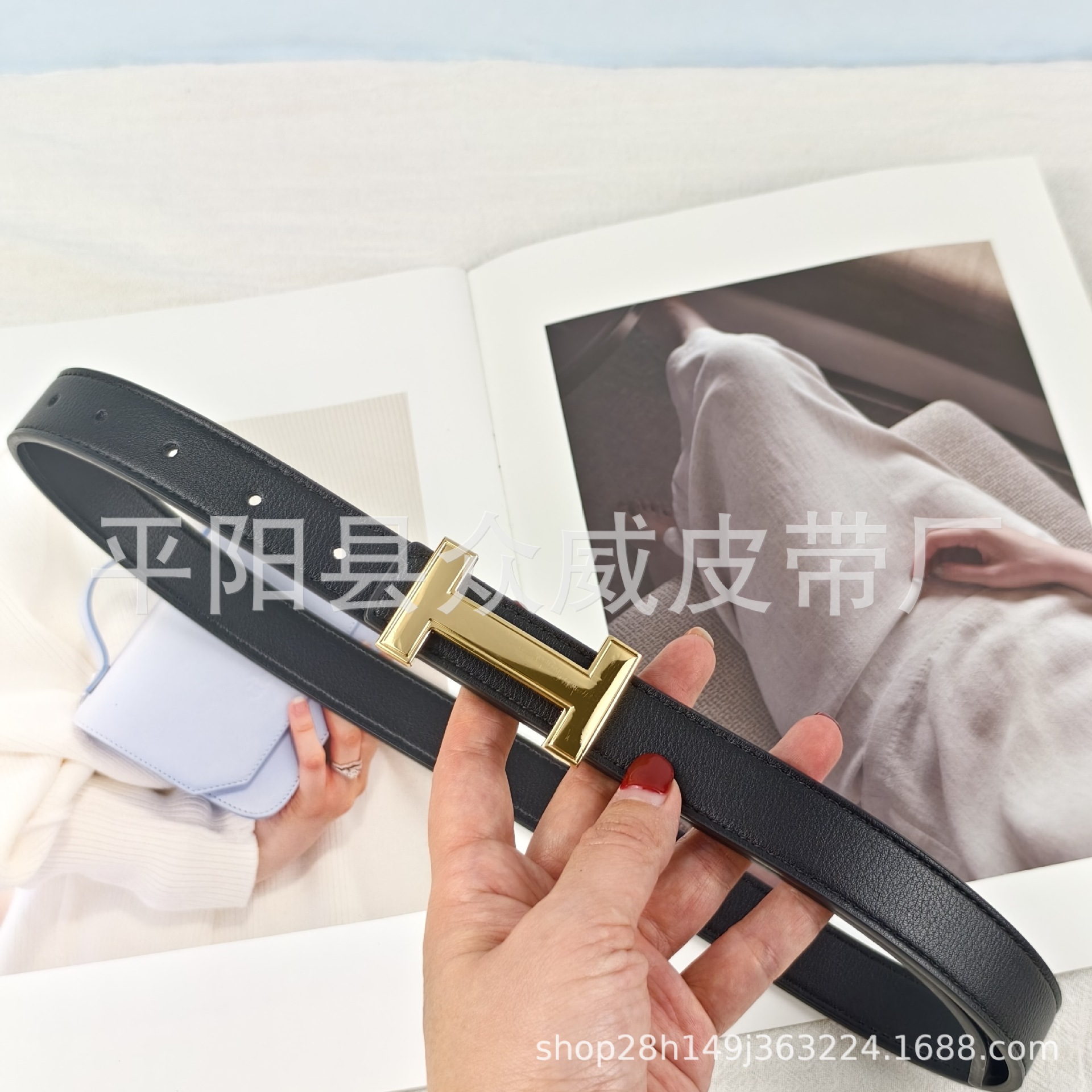 블랙 골드 버클