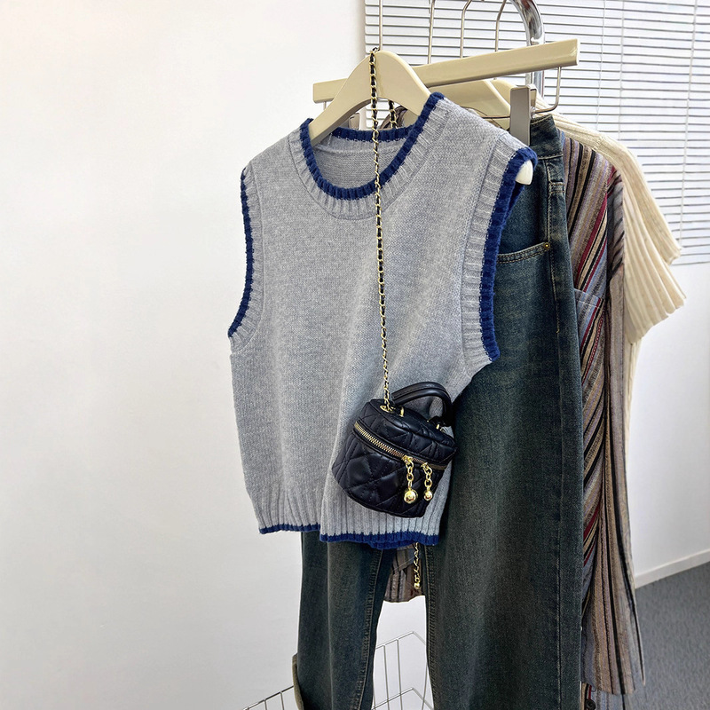 2025 春と秋のコントラストカラーラウンドネックノースリーブレイヤードセーター女性のベストベストセータートレンディで多用途痩身|undefined