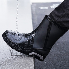 2024 New Style Velvet Black Fashionable Water Shoes Wholesale Men's Waterproof Anti-Slip Car Wash Fishing Mid-Tube PVC Rain Shoes