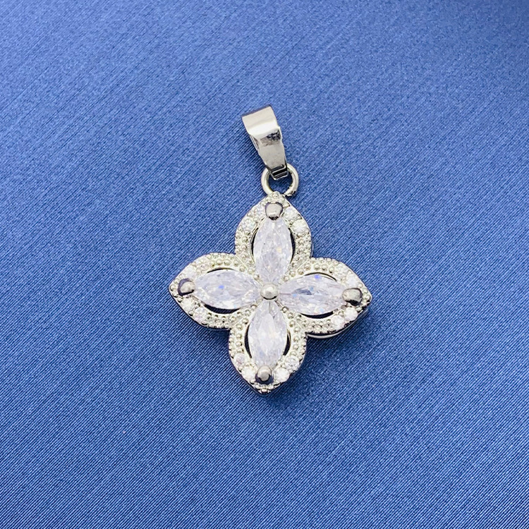 百種類のペンダントは心のままにファッションの経典を配合します。カップルの美しいペンダントは親友のアクセサリーを送ります。