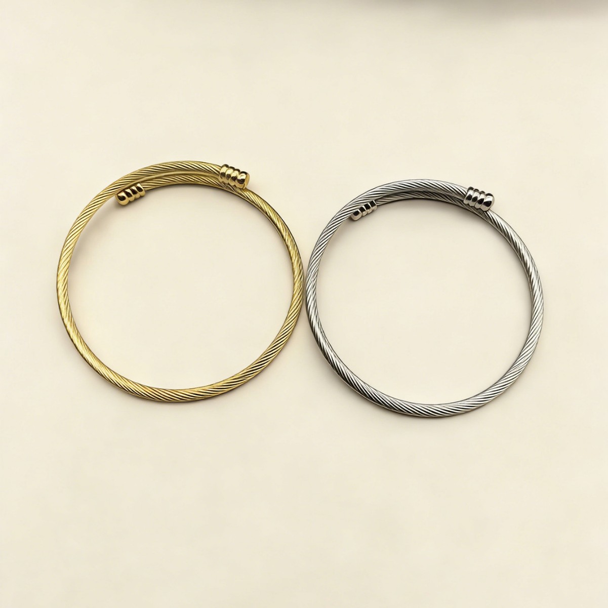 Bracelet jonc en acier inoxydable doré bijou minimaliste_voghion.com