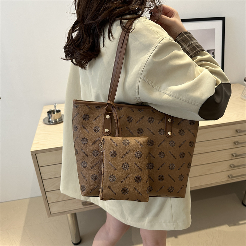 Bolso de gran capacidad para mujeres 2024 nuevo estilo de lujo ligero nicho de alta calidad bolso de viaje de alta calidad bolso de hombro de moda