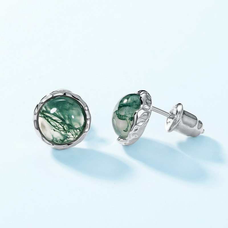 Nuevos pendientes de ágata de hierba de agua natural lisa transfronteriza S925 Pendientes de piedra de musgo verde con incrustaciones de plata Simple, ligero, lujoso y versátil