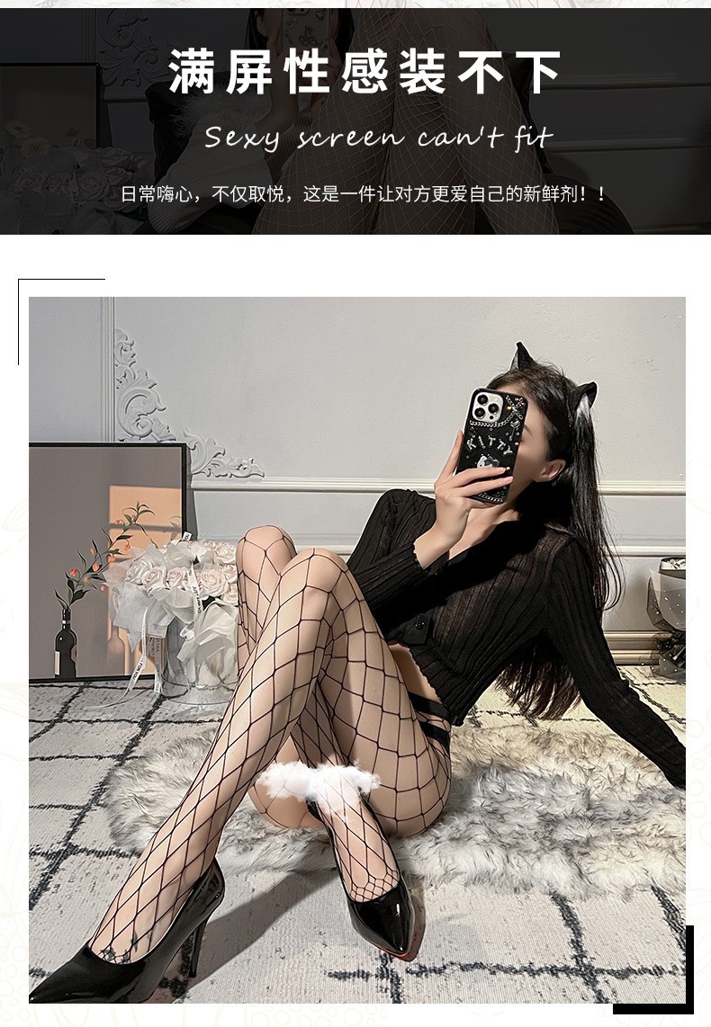Women’s Fishnet Open-Crotch Pantyhose in White Large Mesh, One Size — detail image 2