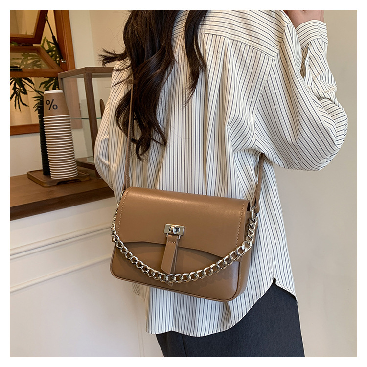 Mujeres PU Color Sólido Estilo Clásico Cuadrado Hebilla Magnética Bolso Bolso Bandolera display picture 4