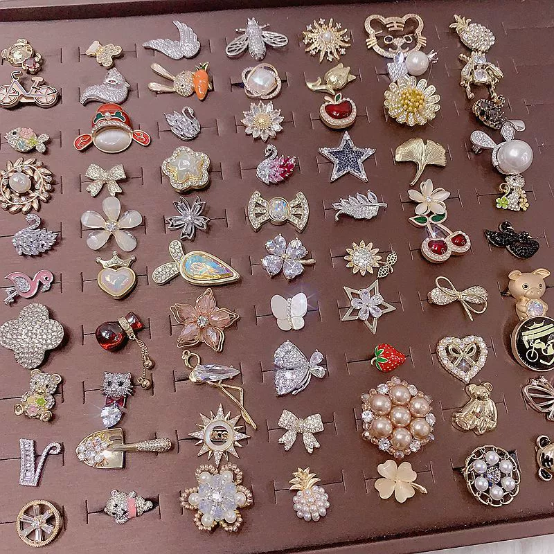 Small brooch with zircon, protective underware, pin with animals lapel pin, micro incrustation, light luxury style