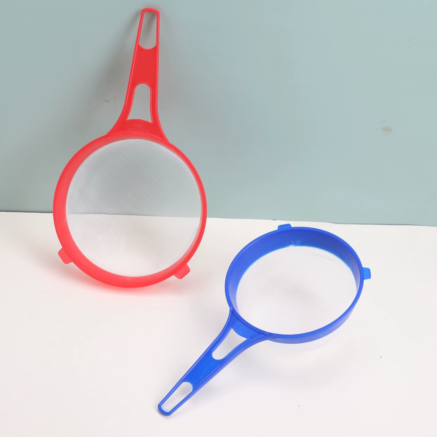 Handheld plastic cigarette holder, hygienic drying rack for home use