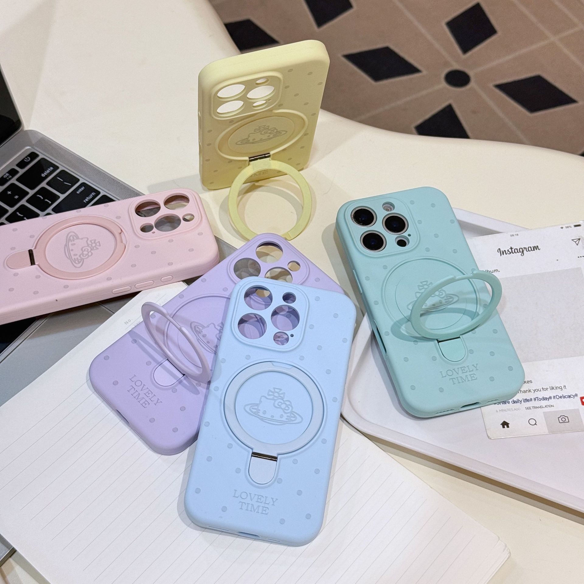 iPhone17ProMax에 적합한 액상 실리콘 스탠드형 휴대폰 케이스, 물방울 무늬 키티 고양이 애플16 보호 케이스