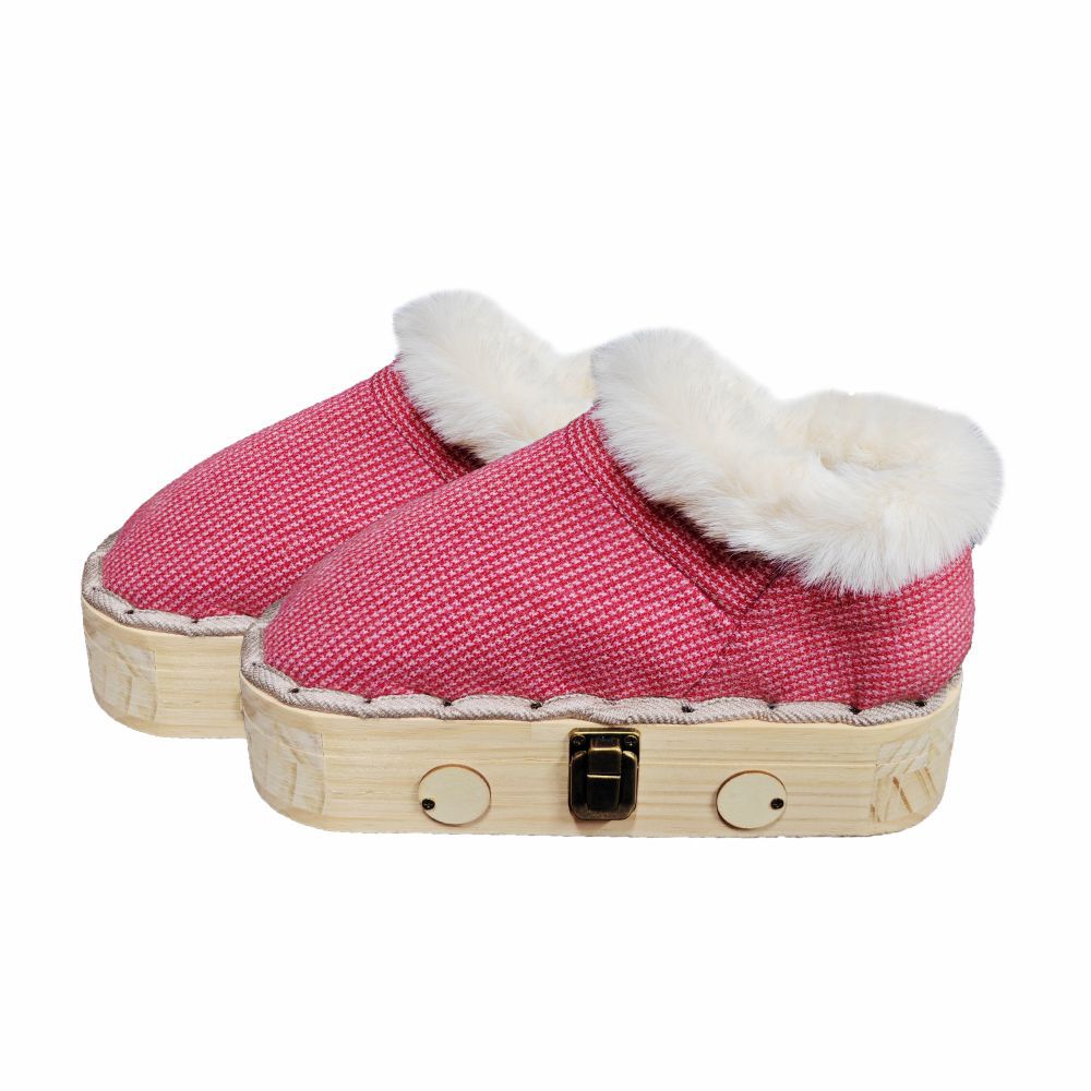Moxa Warming Boot Wooden Moxibustion Shoe with Ai Ye Moxa Stick for Foot Sole Heat Therapy 800g in use