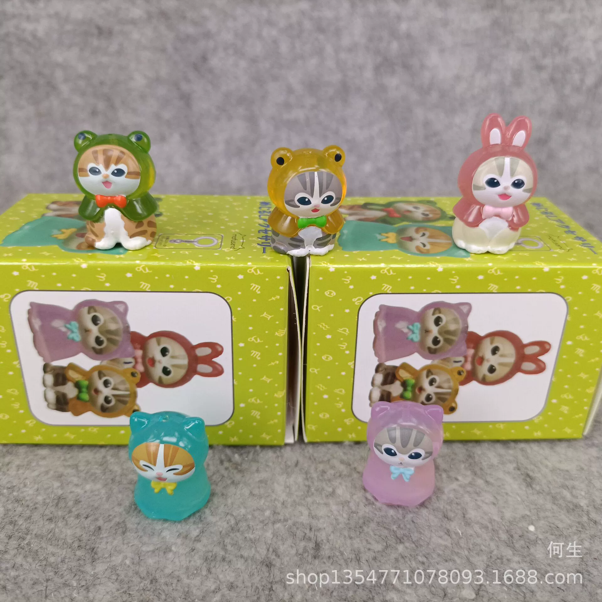 Кукольный брелок «Кот в дождевике», ПВХ подвеска, коробка 10,2×15,5×8 см