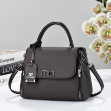 �羳���N����Ůʿ�����r�аٴ����e���������ֵ�������μ�б��