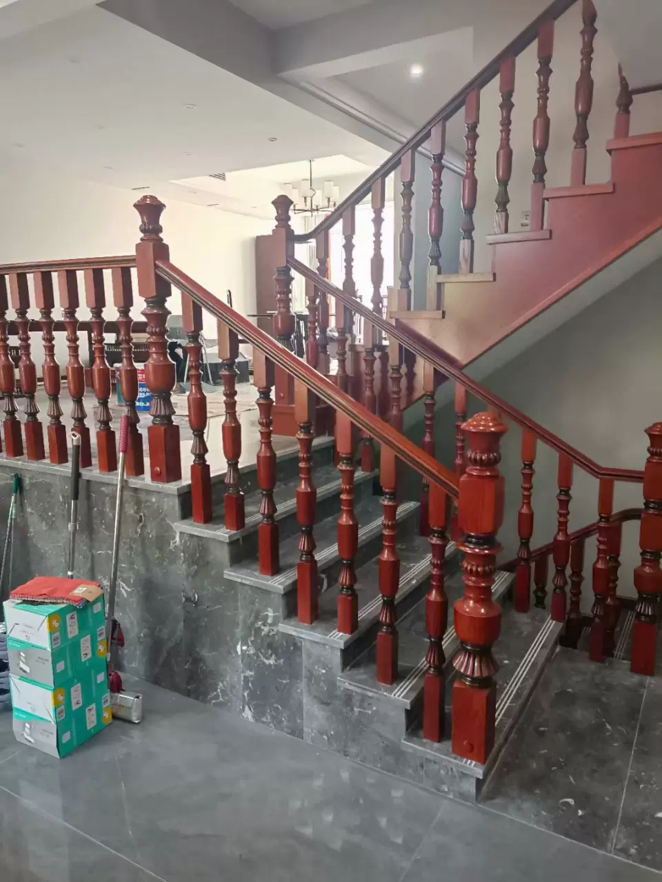 厂家直销整装实木楼梯立柱扶手弯头榉木红橡橡胶红花黑胡桃红樱桃