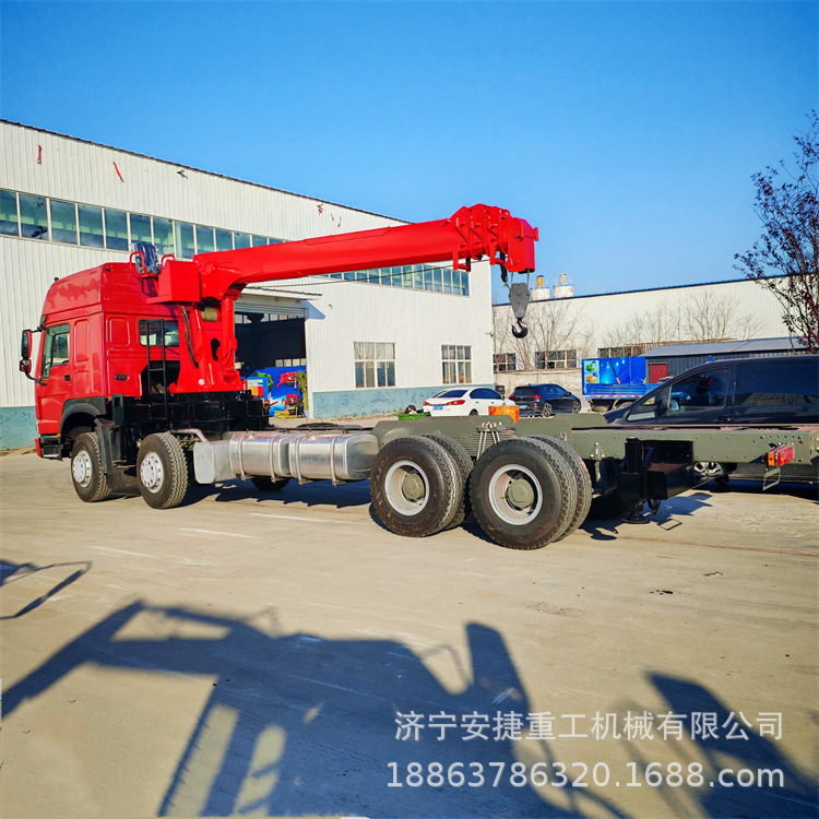 拉电线杆后八轮四不像随车吊 出口改装汽车随车吊 双节出腿跨度大