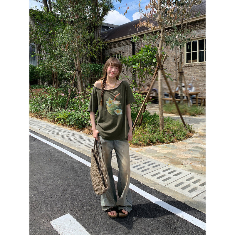 American-style distressed, spray-dirty, vintage-print jeans for women, featuring a high-waisted, straight-leg design, perfect for summer American-style distressed, spray-dirty, vintage-print jeans for women, featuring a high-waisted, straight-leg design, perfect for summer