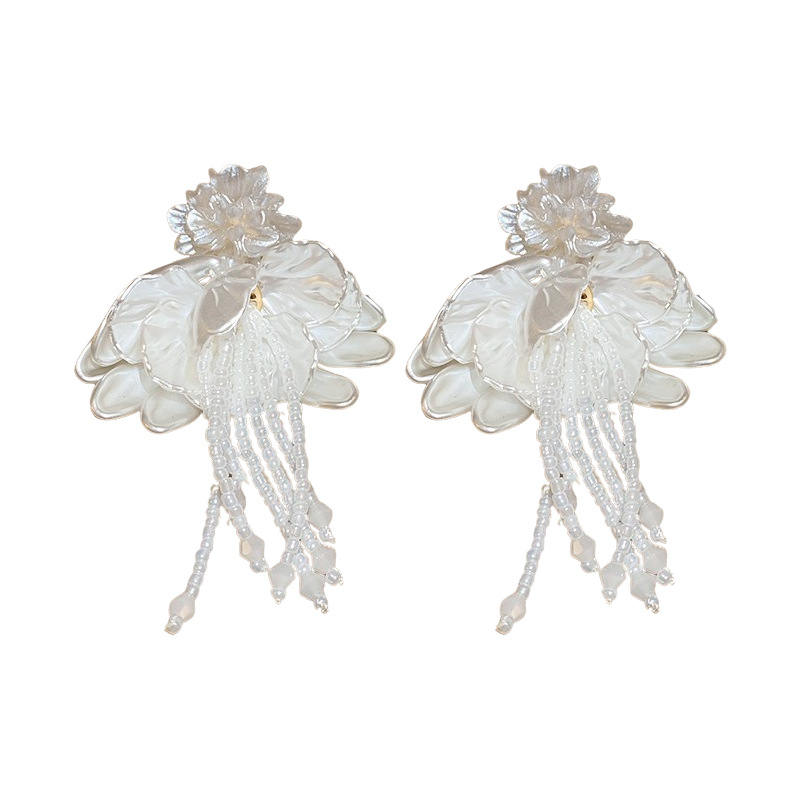Pendientes de borla de flor de cristal artificial blanco puro con aguja de plata Pendientes de temperamento dulce y elegante Pendientes de sentido avanzado de nicho