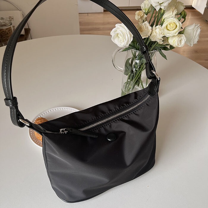 Foreign Trade Cross-Border Spring Lightweight Waterproof Nylon Oxford Cloth Ins Korean Same Style Dumpling Single Shoulder Armpit Small Bag for Women