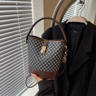 Quality handheld one-shoulder bag for traveling