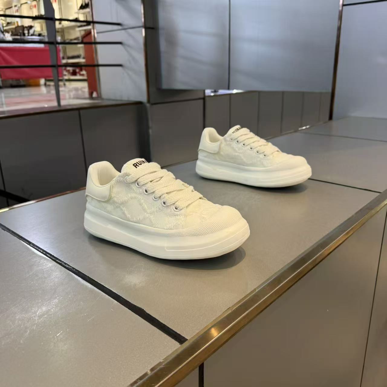 Men's Shoes 2026 Spring New Style Knitted Fabric Lightweight Soft Thick Sole Trendy Versatile Breathable Sports Casual_vogvips.com