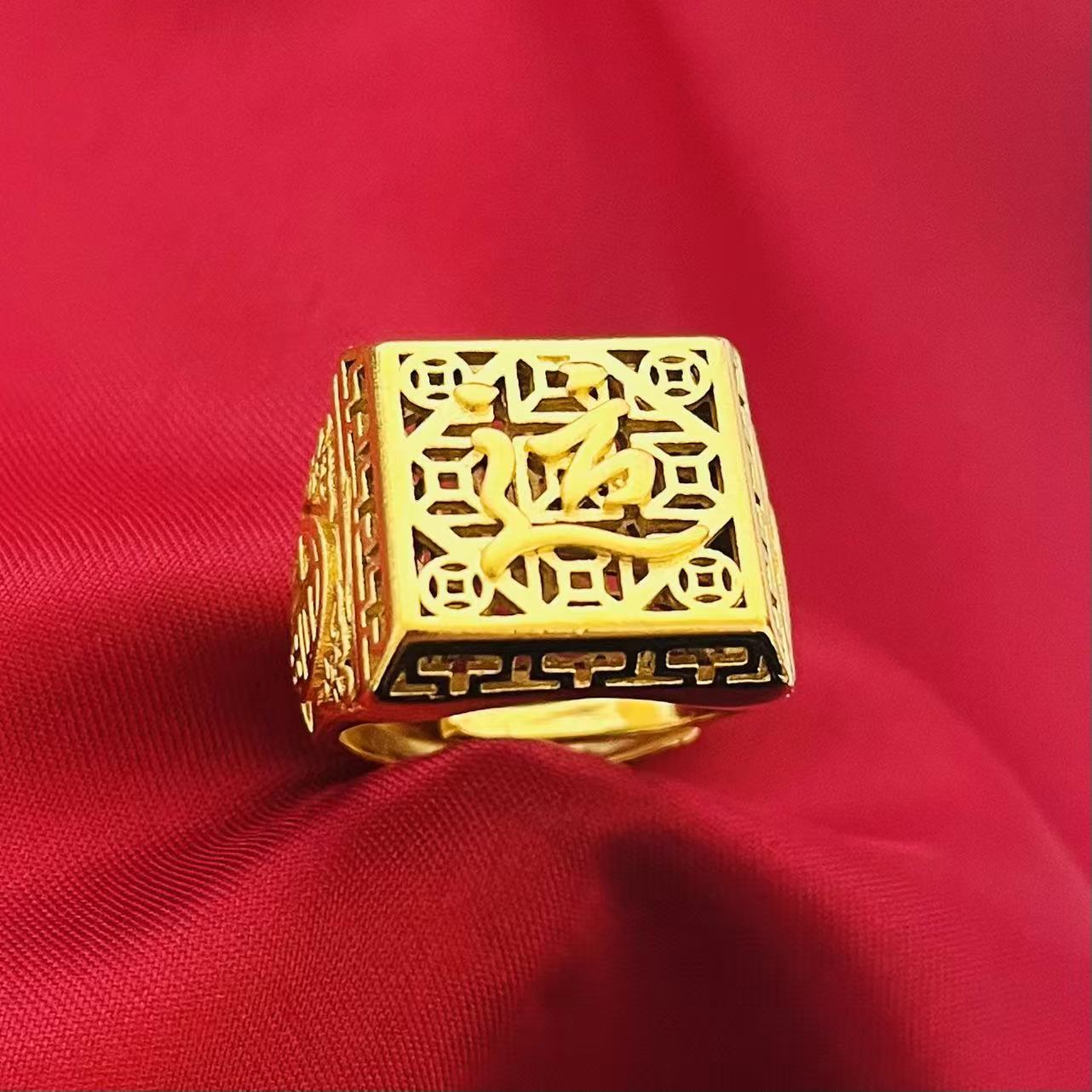 黄銅の金メッキの福の金儲けの指輪の男性の多種類の車の花は宝の蛇口の関公の戒子の金メッキの指輪を招きます。