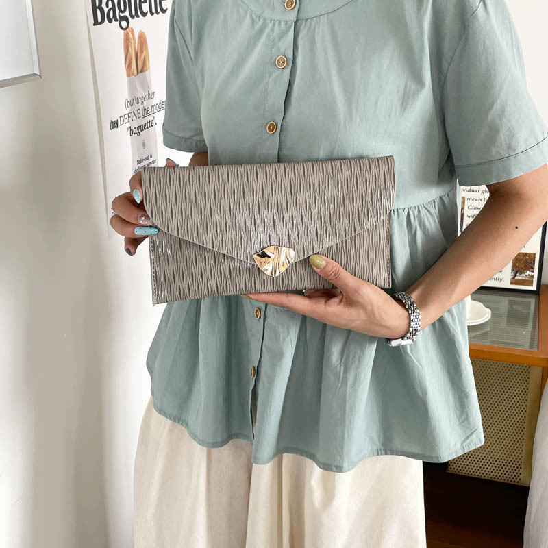 Casual simple estilo exterior de moda sobre de mano bolsas de mujer verano 2026 nuevo nicho coreano diseño textura de viaje