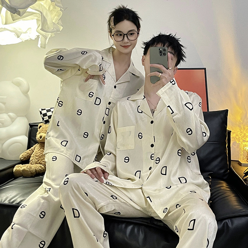 Pareja pijamas de mujer primavera y otoño seda de hielo manga larga hombres delgados Jacquard más tamaño traje de desgaste de seda real