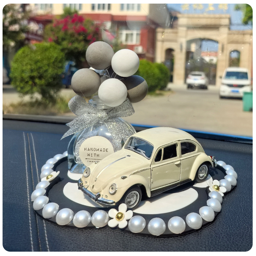 Adorno de automóviles encantador perfumes clásicos de automóviles con diamantes, consola central, decoración interior de pequeños globos frescos