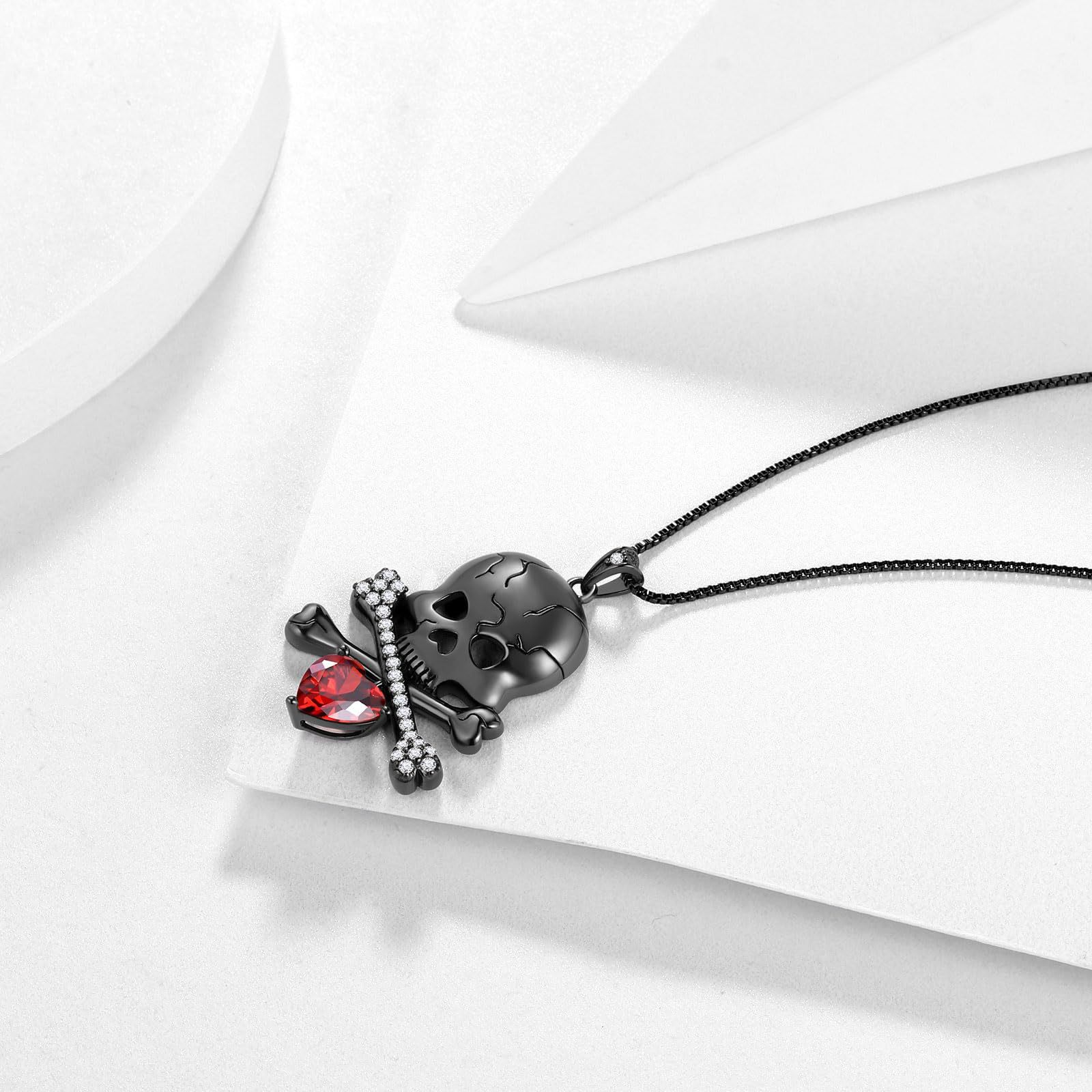 Halloween Skull With Diamond Heart Funny Pendant Holiday Accessories Gothic Men's And Women's Collarbone Chain Fashion Necklace_voghion.com