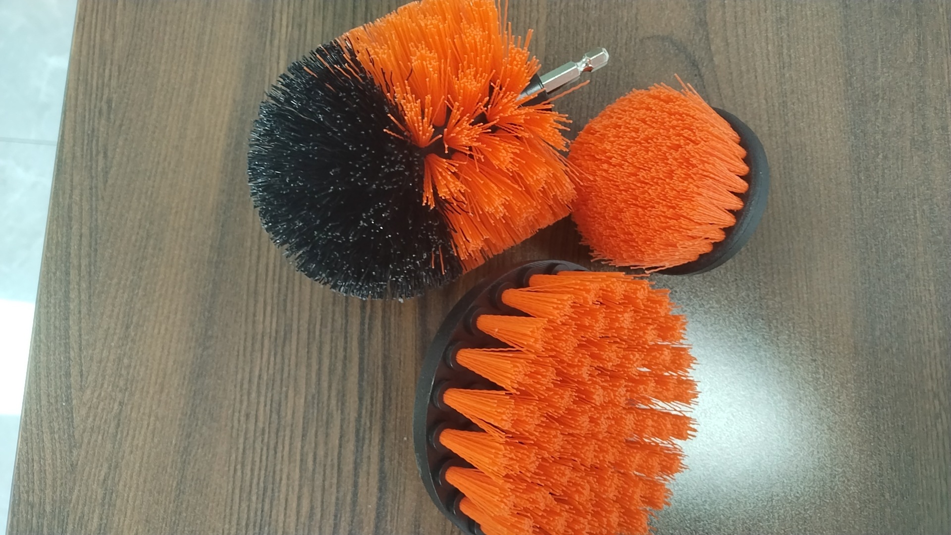 Amazon taladro eléctrico traje sofá piso muebles de limpieza eléctrica disco cepillo de eliminación de polvo pulido cepillo de cabeza traje