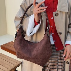 复古麂皮绒饺子包女2025秋冬新款百搭斜挎包美拉德棕色单肩腋下包