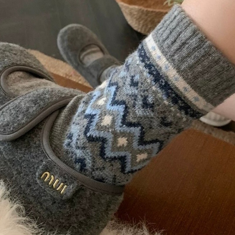 Autumn and Winter Women's Mid-Calf Fair Isle Diamond Wool Socks Nordic Retro Slouch Socks Plush Warm Thick Women's Socks