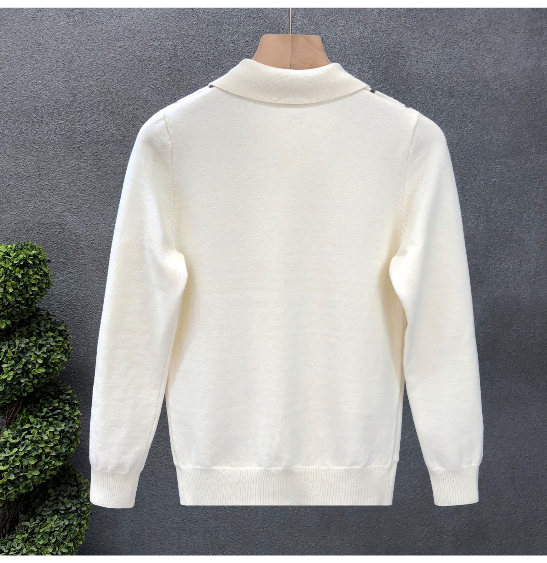 Maglione polo uomo slim fit con zip e design a righe_voghion.com
