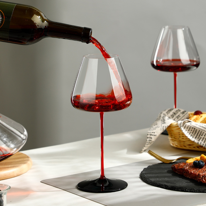 Pajarita negra y roja Copa de vino tinto de Borgoña Copa grande para el hogar Copa de cristal creativa Copa de vino de varilla roja