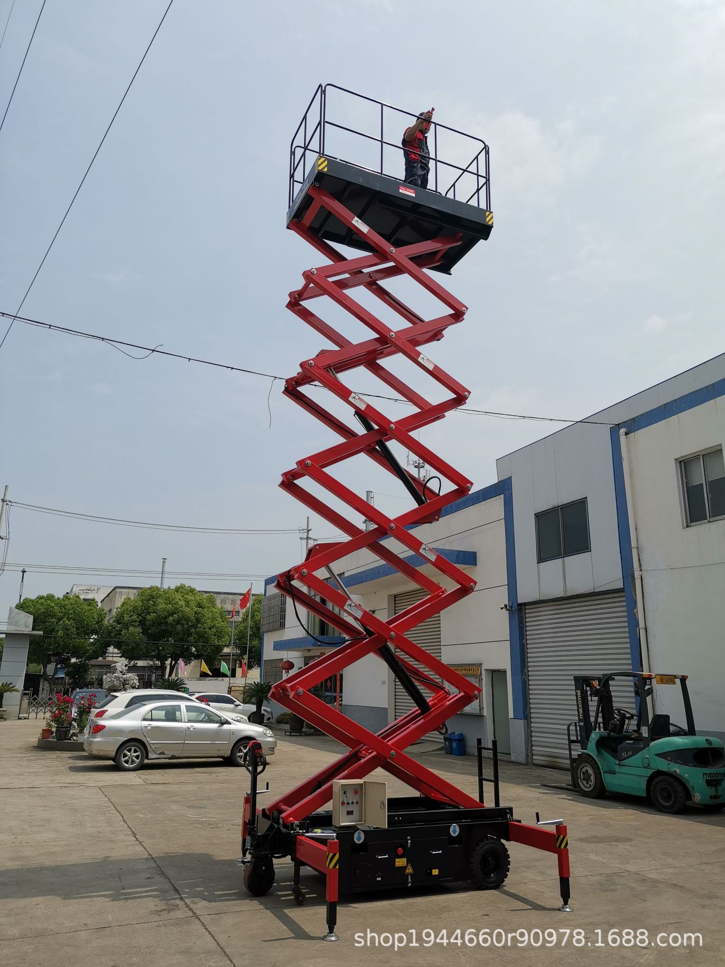 自动行走升降机 全电动剪叉升降平台 电动高空维修升降机高空平台