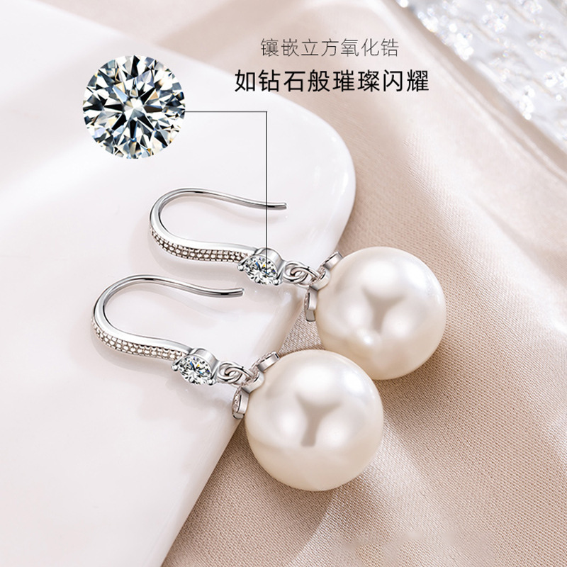 Long retro earrings from pearl