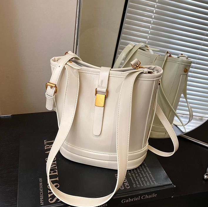 Alto sentido retro bolso de cubo 2024 otoño invierno nuevo bolso de mujer bolso de hombro de moda universal super caliente bolso de mochila